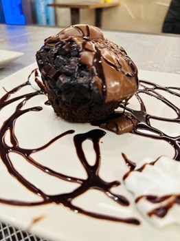 Muffin de Nutela con helado de vainilla - Imagen 1